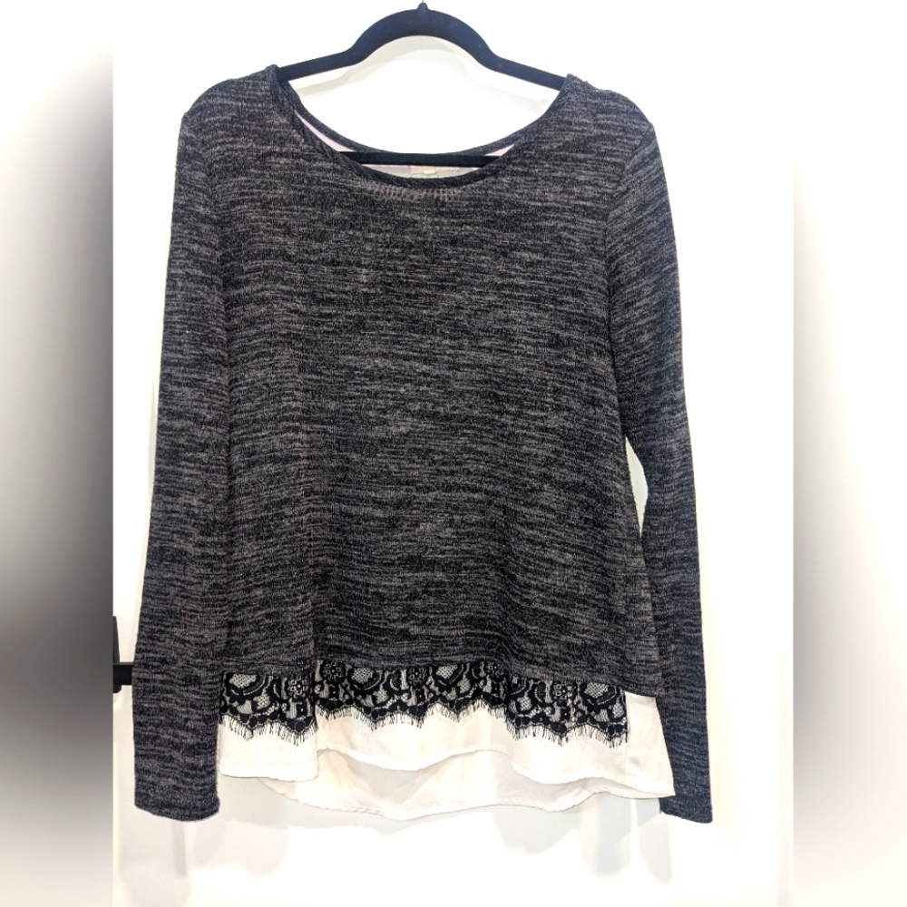 Medium, light weight, Maurices top